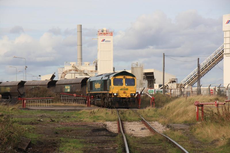 Photo of 66597 in Leith Docks