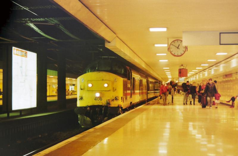 Photo of 37406 at Queen Street Low-level with a working from Fort William