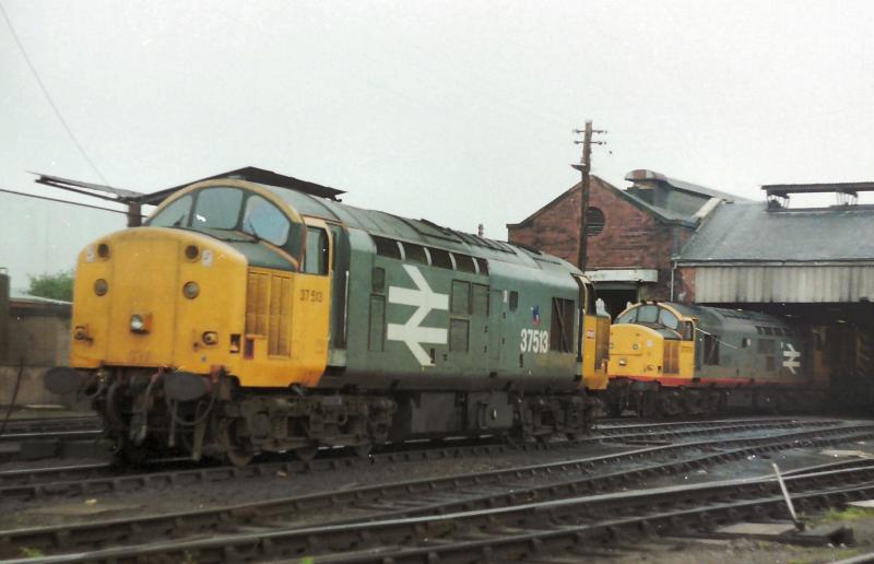 Photo of 37513 & 378 stabled at Grangemouth.