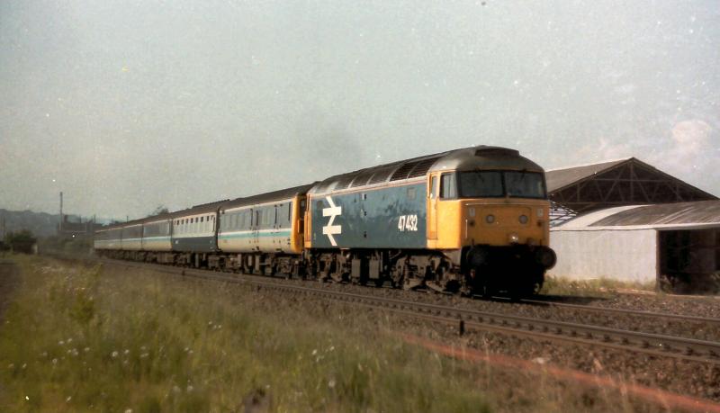 Photo of 47432 at Polmaise with an Aberdeen - Queen Street service.