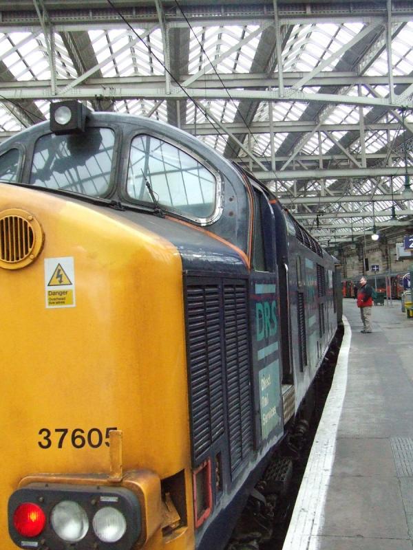 Photo of 37605 at Glasgow Central