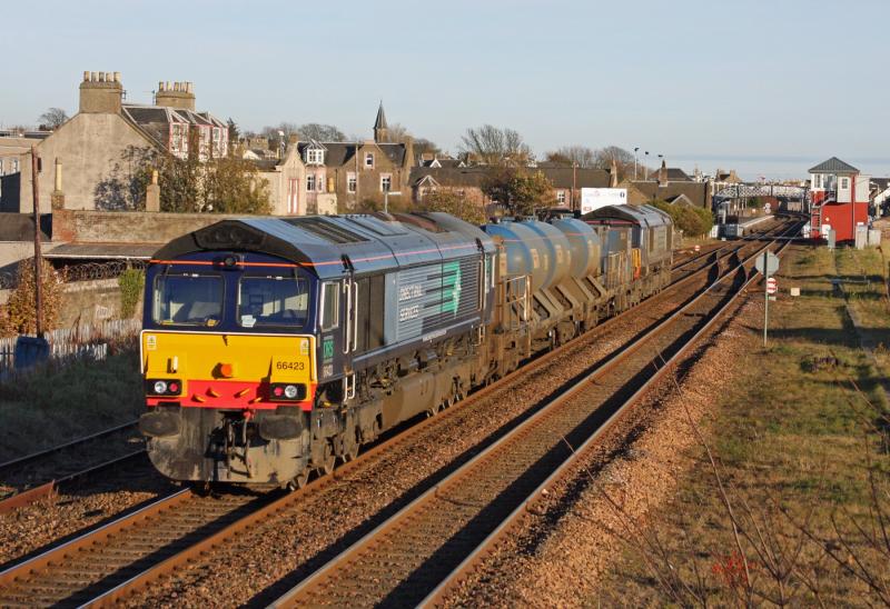 Photo of 66423 brings up the rear of 3S95 Perth to Inverness RHTT at Carnoustie