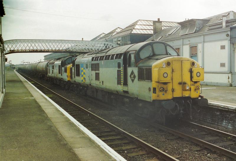 Photo of 37184 & 080 with the Bishopbriggs at Stirling