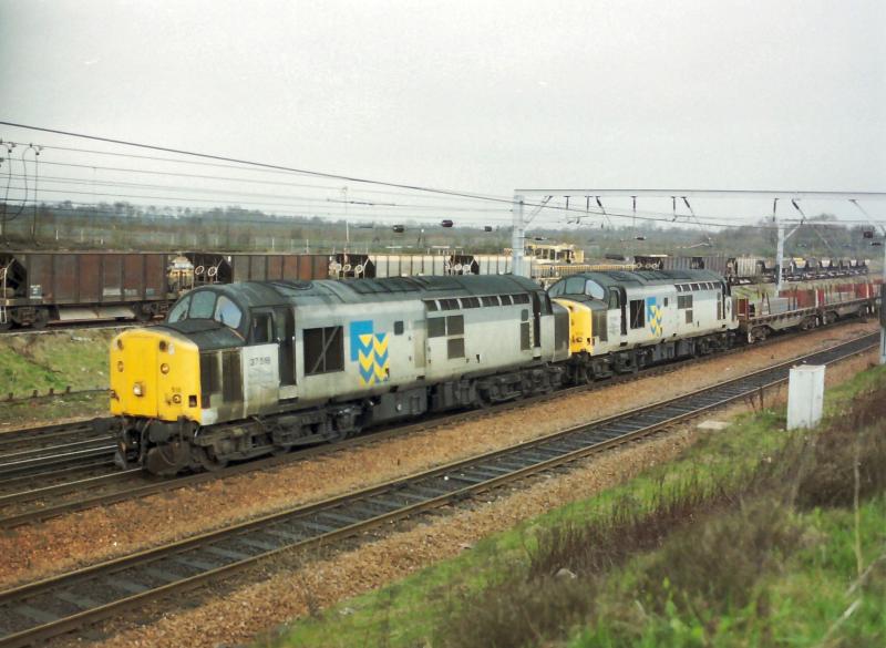 Photo of 37518 & 510 at Carstairs with the Dalzell - Lackenby steel.