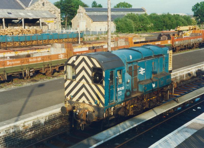 Photo of 08 630 stabled at Stirling Station