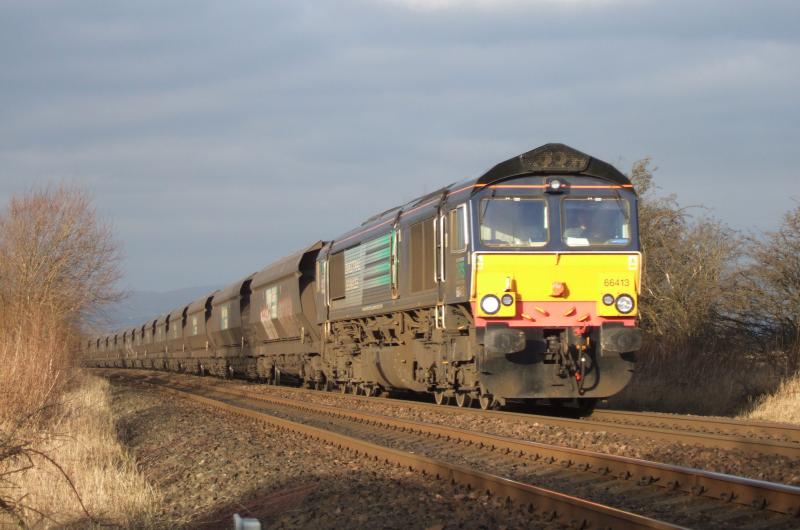 Photo of 66413 approaches Larbert with 4C07 for Ravenstruther.