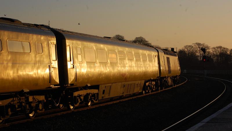 Photo of 02-01 Early morning sun glints off 43013 and 1Q28 at Kilmarnock.JPG