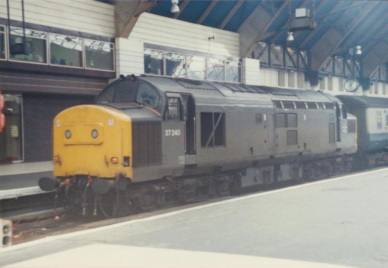 Photo of 37 240 at Glasgow Queen St