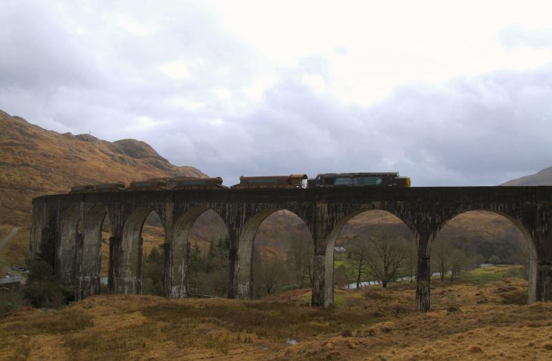 Photo of 37688 with 6K20 on Glenfinnan Viaduct