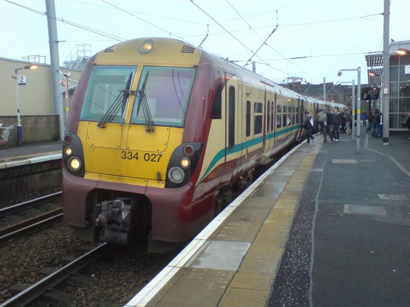 Photo of 334 027 calls at Partick