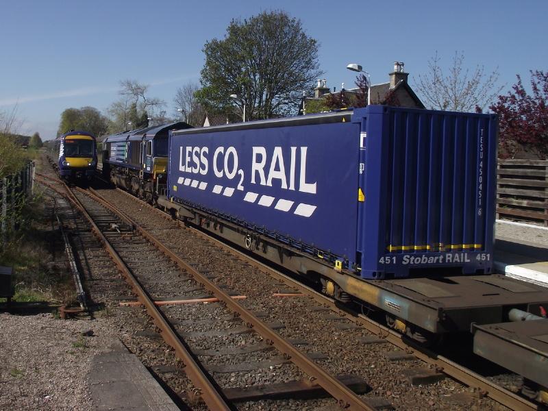 Photo of 66 305 at Nairn - 01st May 2012