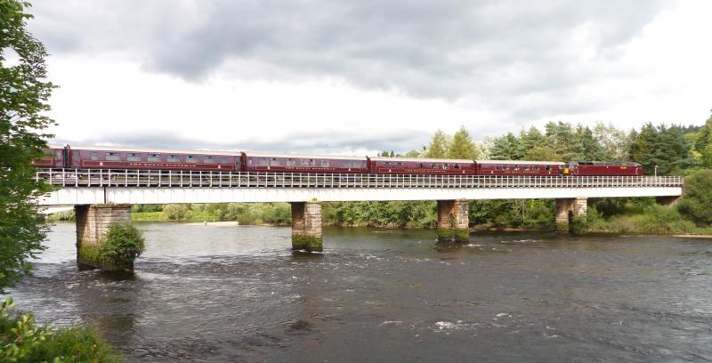 Photo of 57001 on The Royal Scotsman at Perth