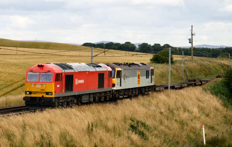 Photo of 60054 + 92037 on 6X52 Carlisle Yard - Mossend North past Ravenstruther