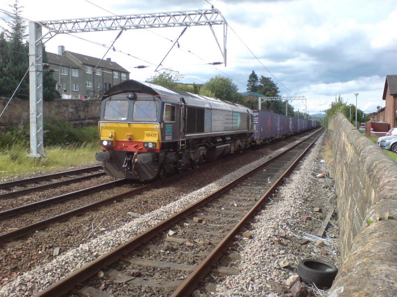 Photo of 66433 approaching Coatbridge Central