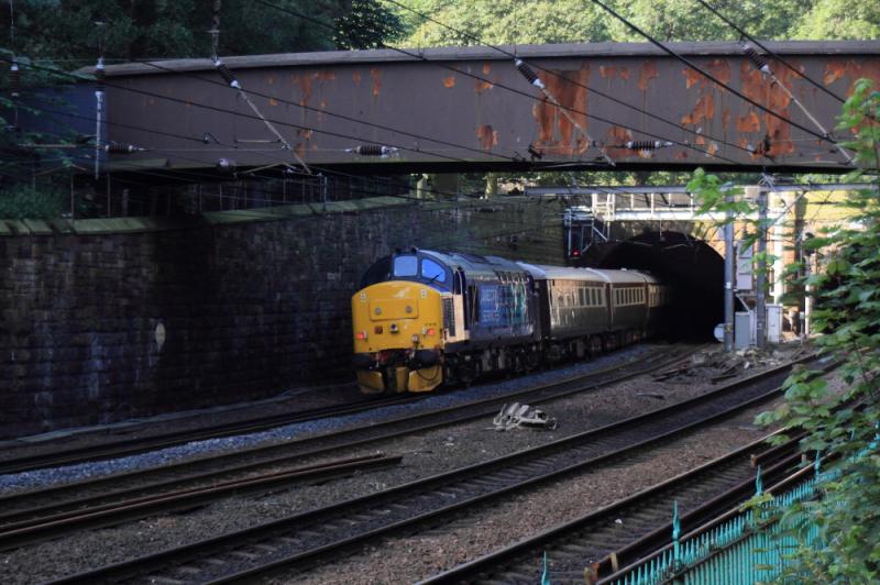 Photo of Northern Belle entering Haymarket Tunnel South