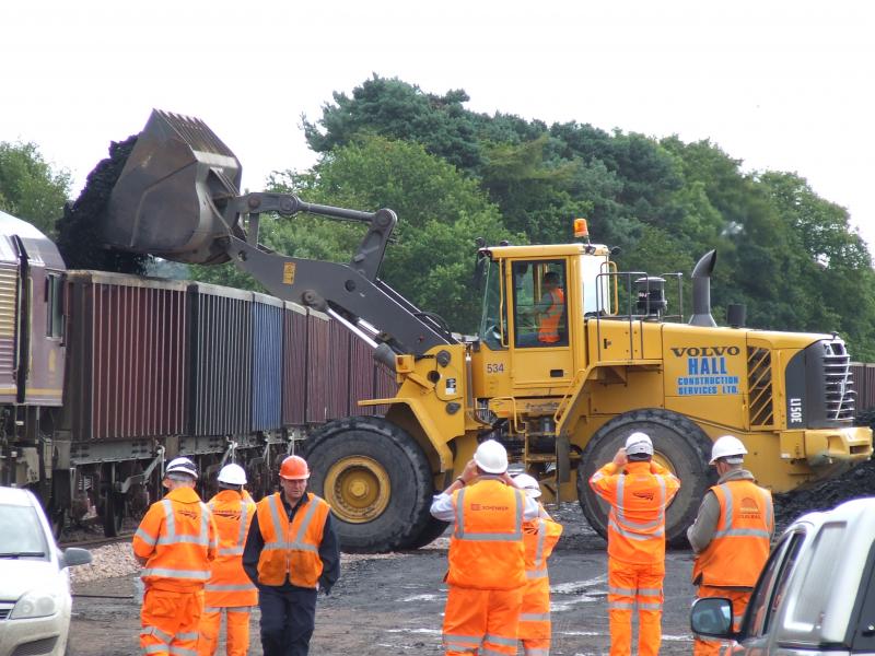 Photo of Loading in progress at Earlseat