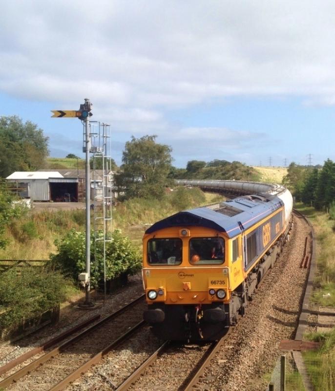 Photo of 66735 6S45 diverted Alcans passing Brampton