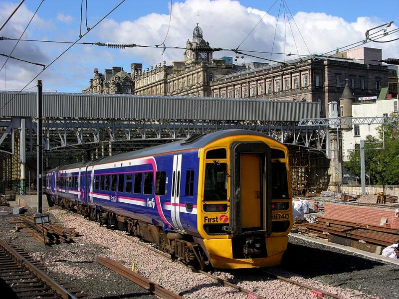 Photo of 158740 at Edinburgh Waverley