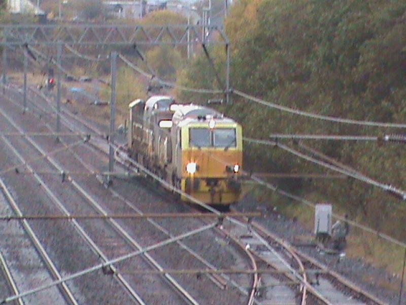 Photo of MPV At Glengarnock Bridge .