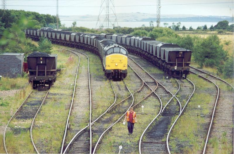 Photo of Class 37 at Cockenzie