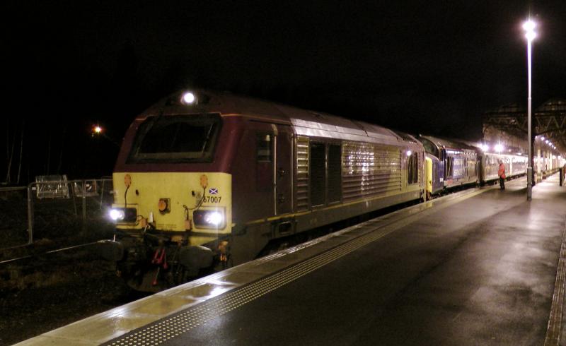 Photo of 67007 37419 1M16 Perth 21/12/12