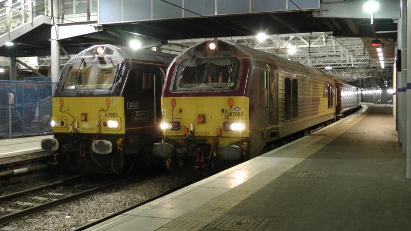 Photo of 67005 67007 Edinburgh Waverley 21/01/12