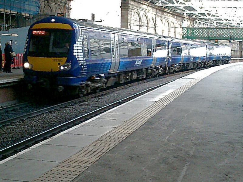 Photo of 170393 at Edinburgh Waverley