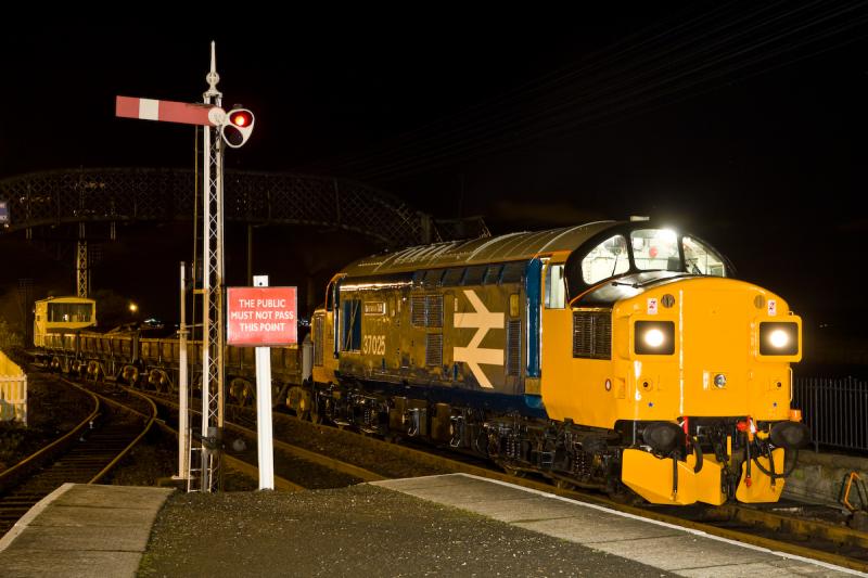 Photo of 37025 at Bo'ness