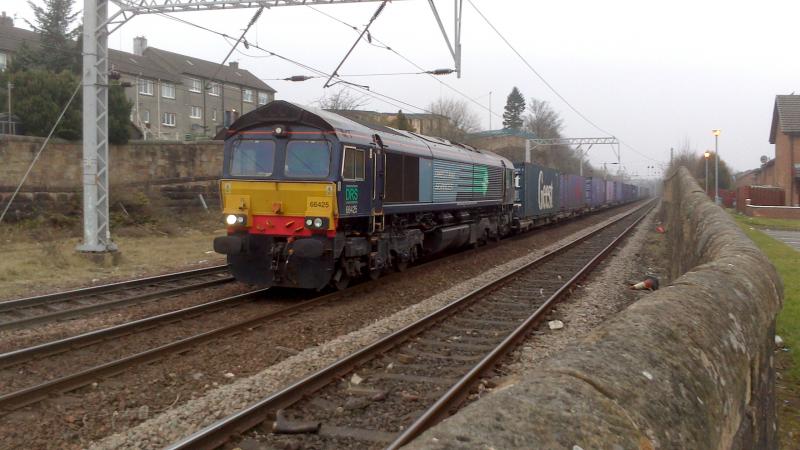 Photo of 66425 approaches Coatbridge Central