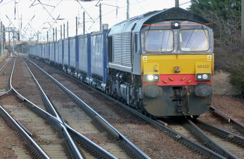 Photo of 4S43 Tesco liner diverted to ECML