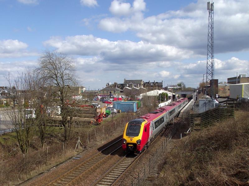 Photo of 221143 at Falkirk Grahamston