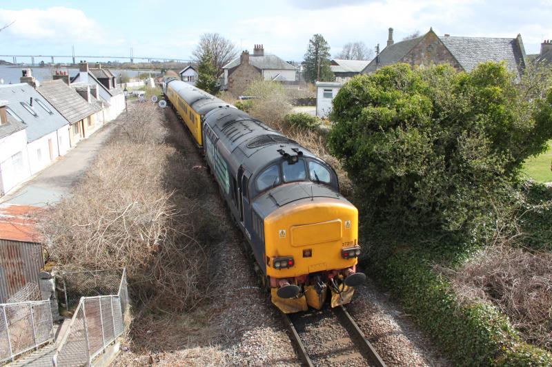 Photo of drs 37s network rail test train 