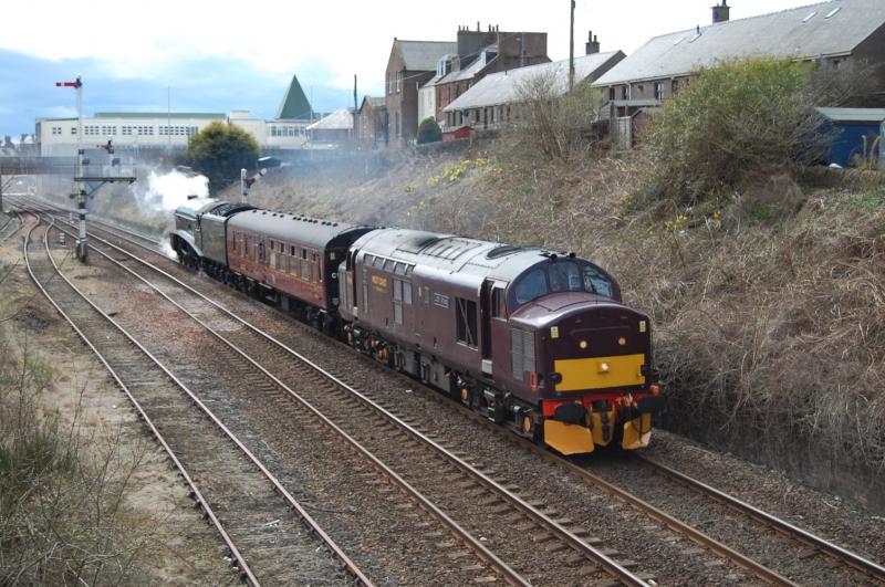 Photo of 37685 & 60009 Arbroath