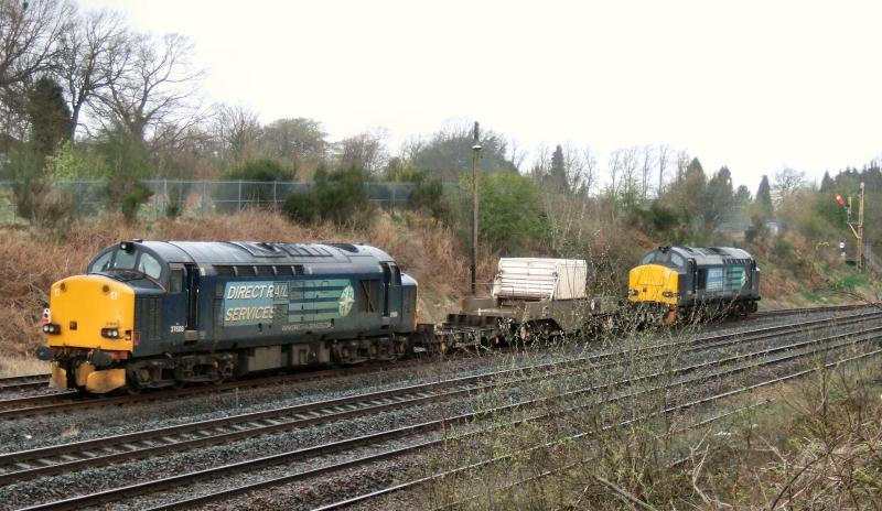 Photo of 37608 & 259 depart Larbert North DGL with 6S99 for Georgmas Jct.