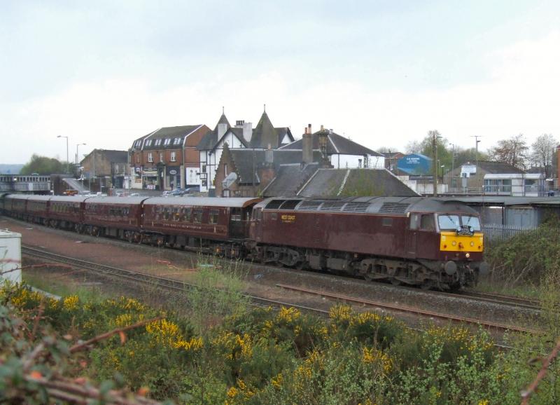 Photo of 47237 passes Larbert with 5Z73 Craigentinny-Plockton