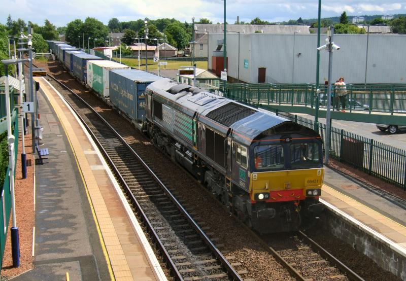 Photo of 66431 passes Camelon with 4A13 for Aberdeen.