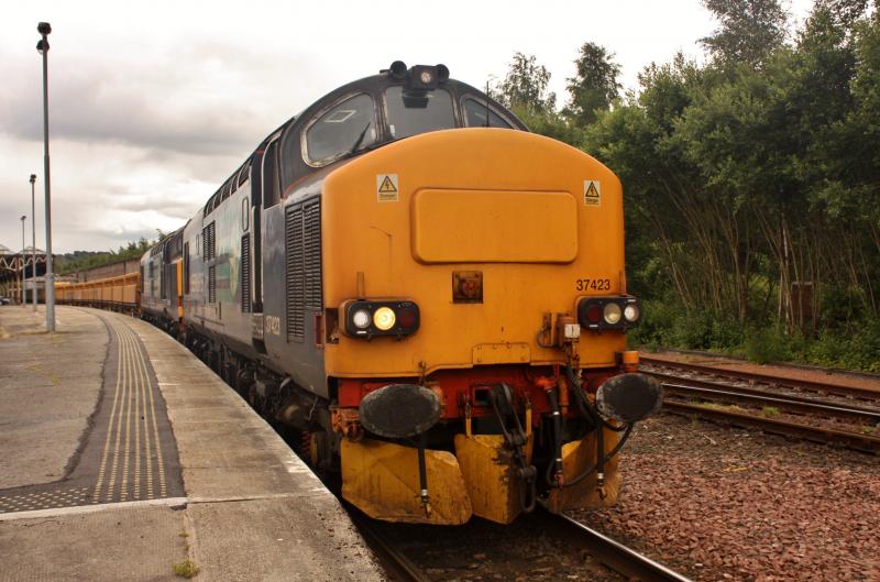 Photo of 37423 37409 6K40 carlisle yard-rose street 24.06.13.