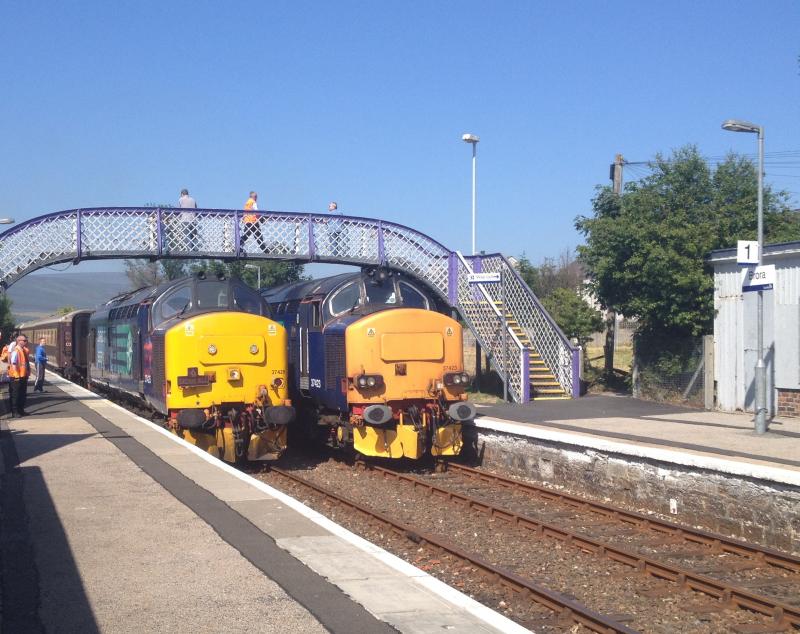 Photo of 37425 37423 at Brora 20/07/13