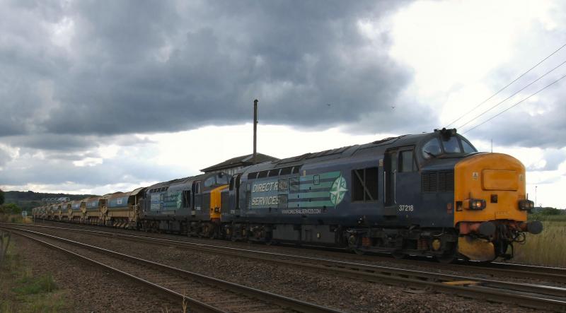 Photo of 37218 & 605 pass Larbert Junction with 6Z50 Mossend - Fearn Ballast.