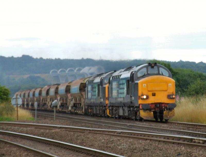 Photo of 37218 & 423 pass Larbert Jn. with 6Z51 for Strathcarron.