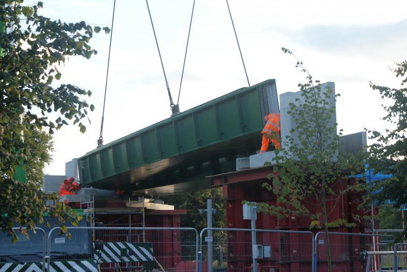 Photo of Close up of the Causewayhead southbound deck moving into position