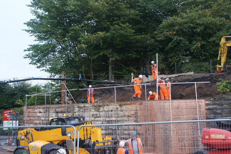 Photo of The screed is levelled off on the south abutment