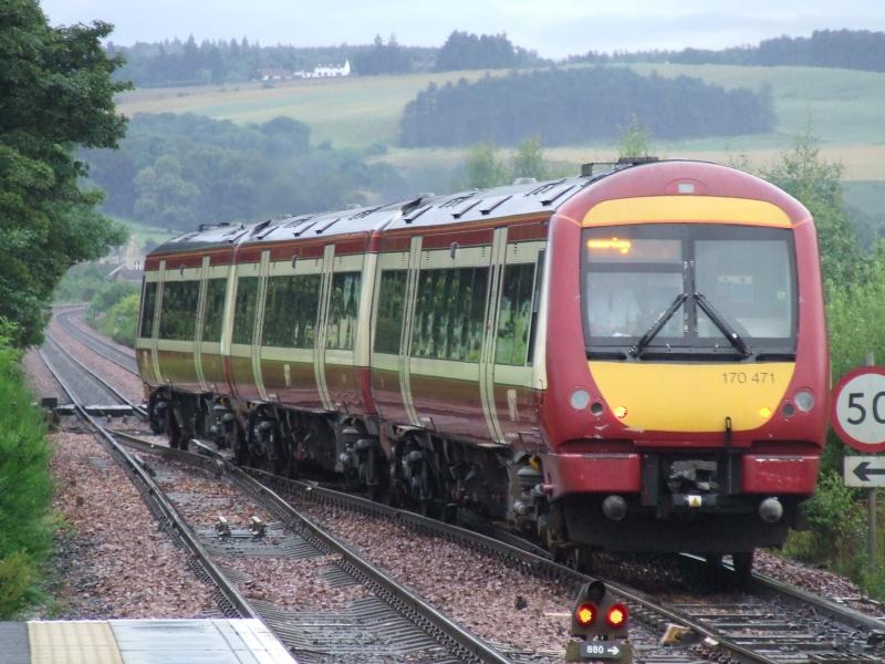 Photo of 170471 on Ladybank crossover