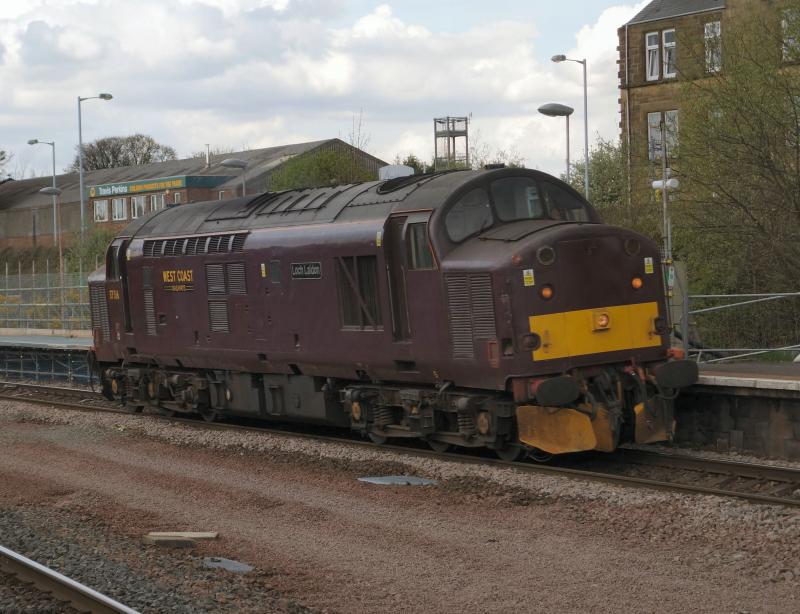 Photo of 37516 passes Larbert with 0Z37 for Bo'ness.