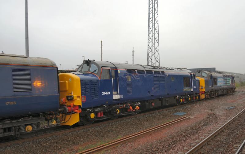 Photo of 37259 and 423 at Larbert with 1Z50