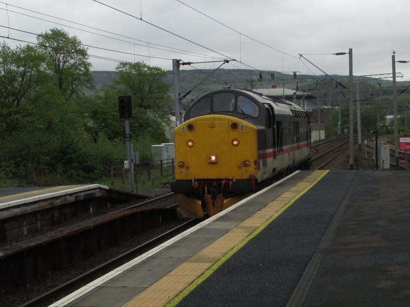 Photo of 37518 at Dumbarton Central 1 May 2014