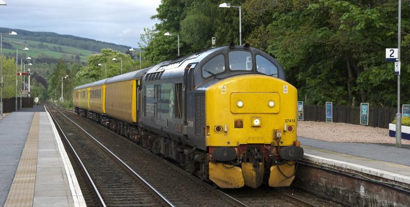 Photo of 37419 TEST TRAIN AT PITLOCHRY 10.5.14 (1).jpg