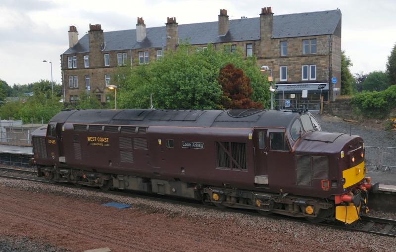 Photo of 37685 passes Larbert with 0Z37 Perth - Craigentinny.