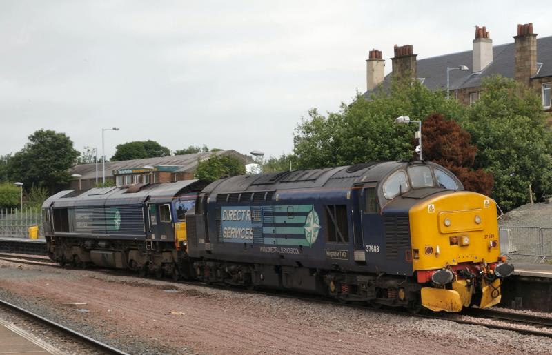 Photo of 37688 tows failed 66301 on 0Z37 Inverness - Motherwell TMD.