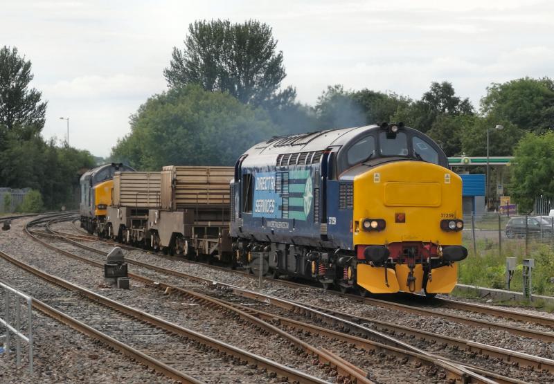 Photo of 37259 & 610 pass Stirling with 6S99 for Georgemas Jct.